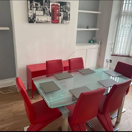 Wv1 Budget Contractor Stays- 5 Beds - Discounts Ok Wolverhampton Exterior foto
